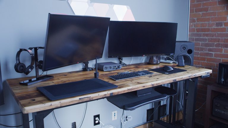 The Best Adjustable Standing Desk We Could Find Online - Our Review of the UPLIFT Desk Clockwork 9 C9